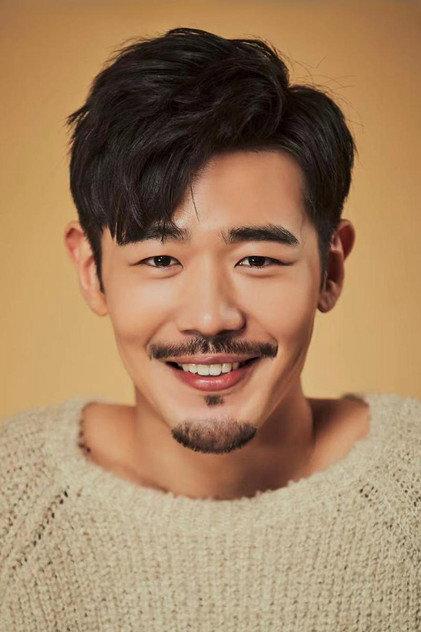 Angus Yang Fan - Actor Profile Photo