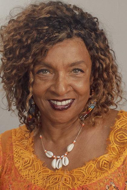 Elisa Lucinda - Actor Profile Photo