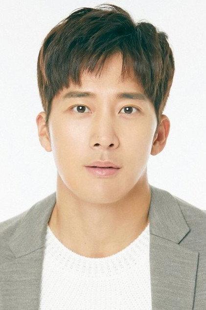 Lee Wan - Actor Profile Photo