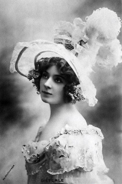 Amélie Diéterlé - Actor Profile Photo
