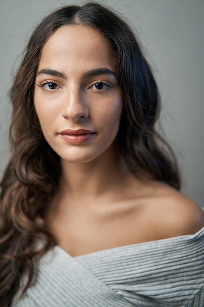 Buket Komur - Actor Profile Photo
