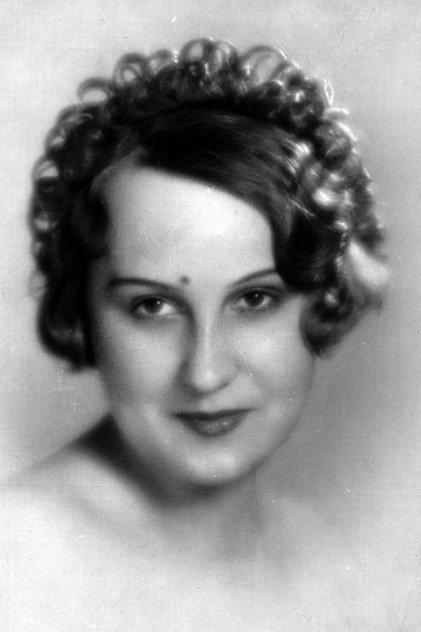 Alma Kar - Actor Profile Photo