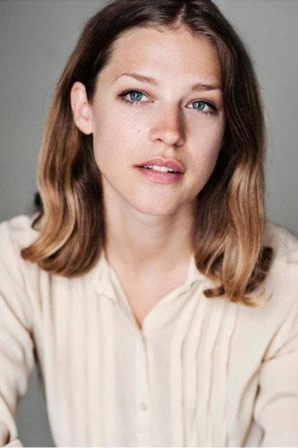 Emma Louise Saunders - Actor Profile Photo