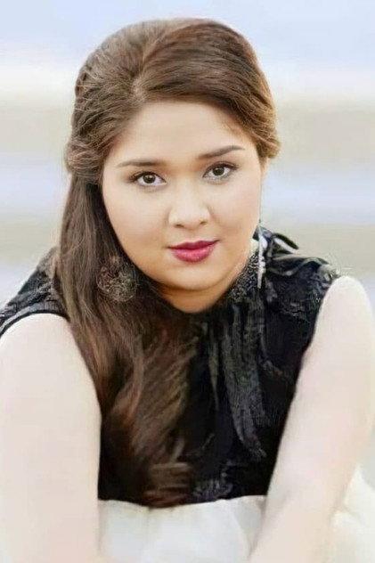 Anna Larrucea - Actor Profile Photo