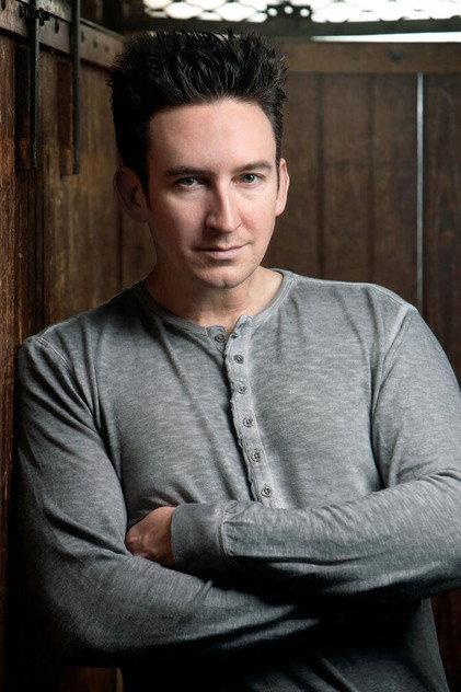 Dustin Pari - Actor Profile Photo
