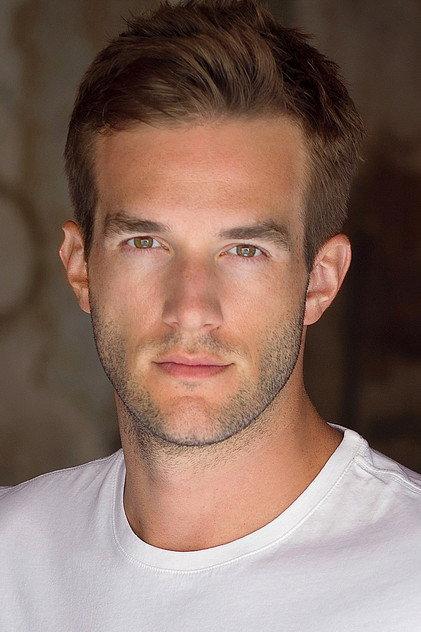 Andy Favreau - Actor Profile Photo