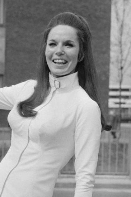 Gina Warwick - Actor Profile Photo