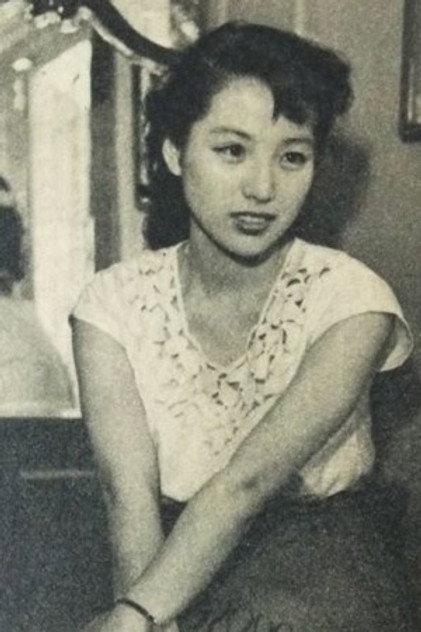 Yoshiko Shinkura - Actor Profile Photo