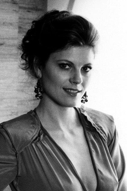 Robyn Douglass - Actor Profile Photo