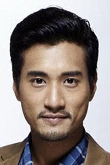 Daweerit Chullasapya - Actor Profile Photo