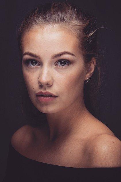Julia Bender - Actor Profile Photo