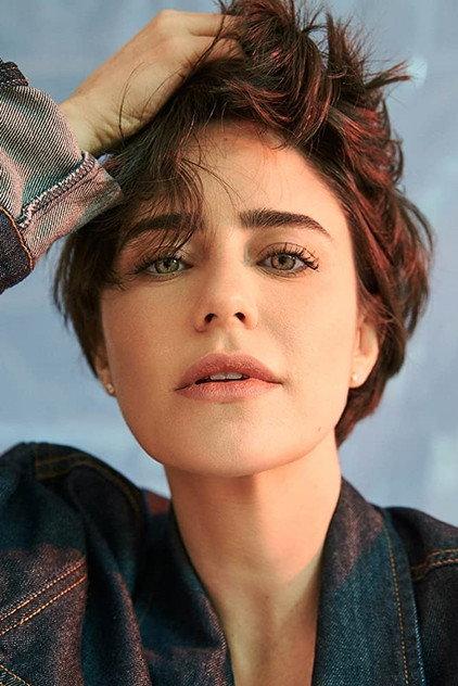 Fernanda Vasconcellos - Actor Profile Photo
