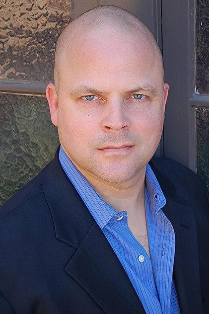 Adrián Colón - Actor Profile Photo
