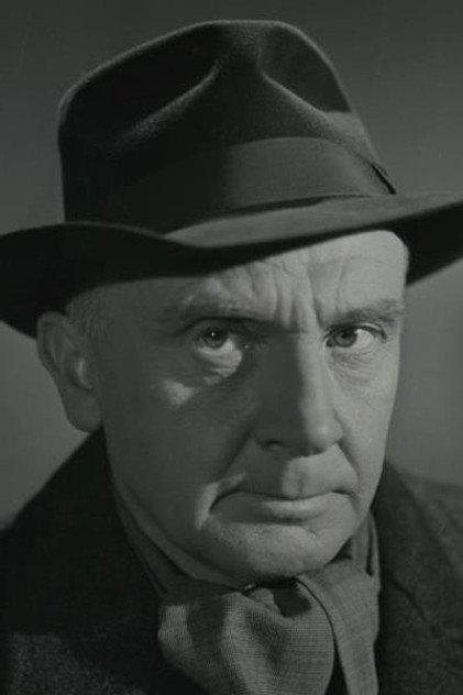 Christen Møller - Actor Profile Photo