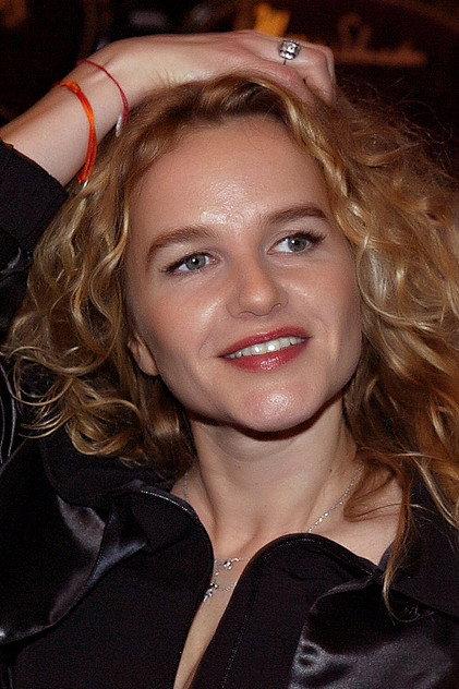 Isabelle Pasco - Actor Profile Photo