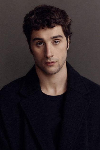 Agustín Della Corte - Actor Profile Photo