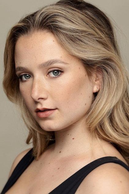 Anna Roman - Actor Profile Photo