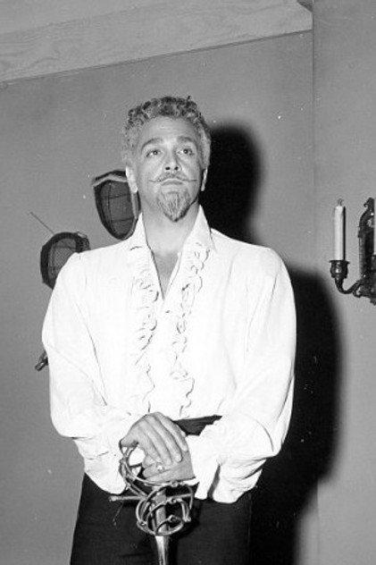 Richard Avonde - Actor Profile Photo