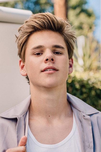 Gavin White - Actor Profile Photo