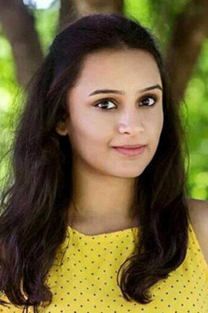 Parna Pethe - Actor Profile Photo