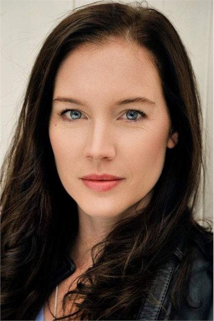 Amy Usherwood - Actor Profile Photo
