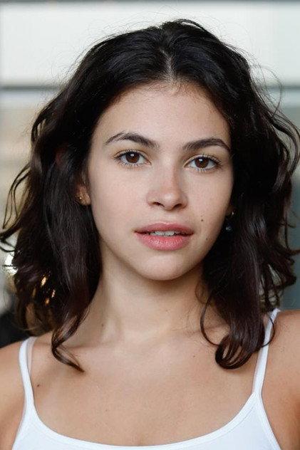 Julia Gaspar - Actor Profile Photo