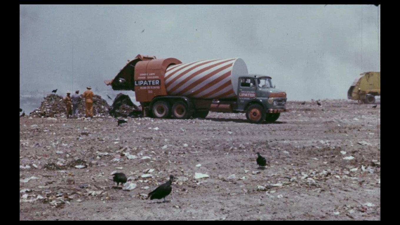 Pollution 1971 movie scene