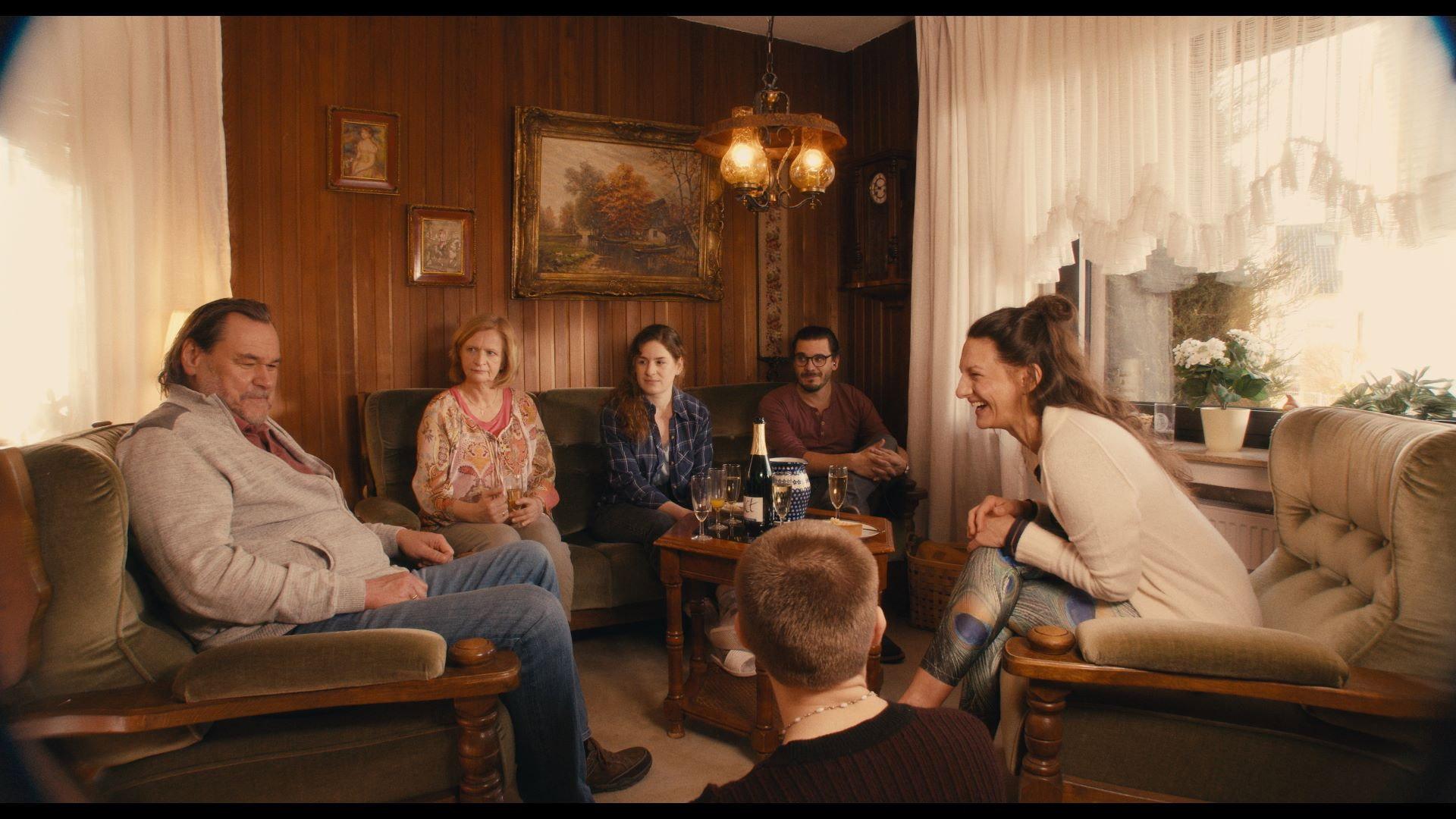 Seid einfach wie ihr seid 2025 movie scene