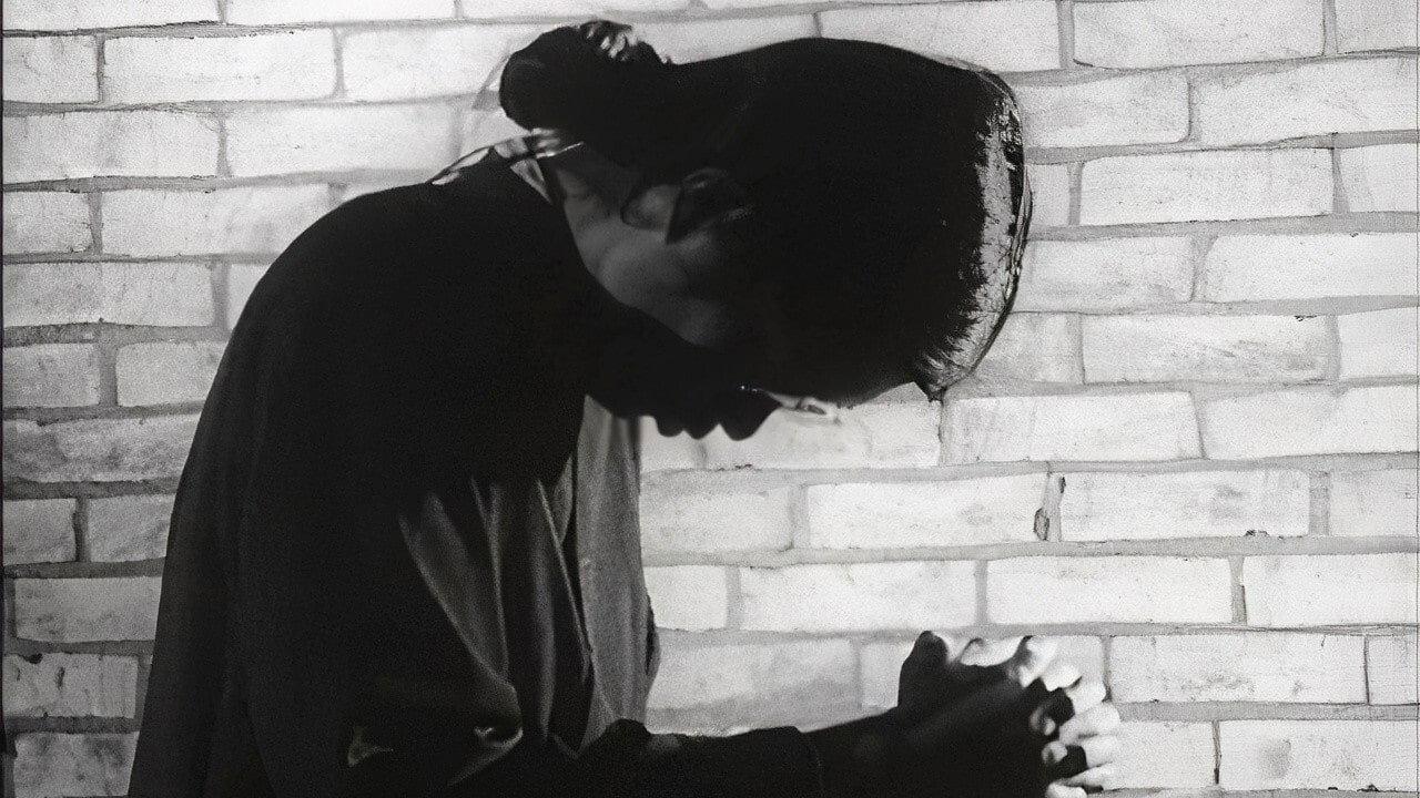 Essene 1972 movie scene
