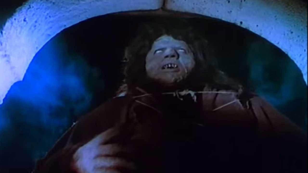 Tahkhana 1986 movie scene