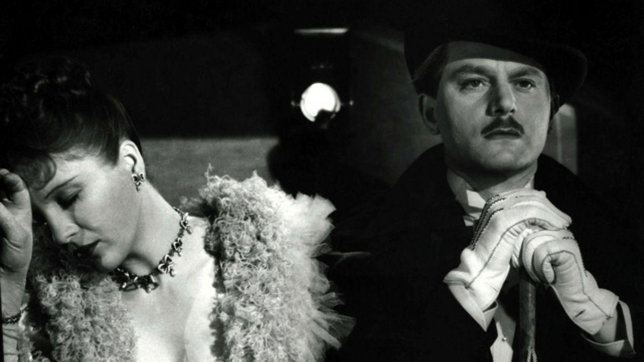 Gaslight 1940 movie scene