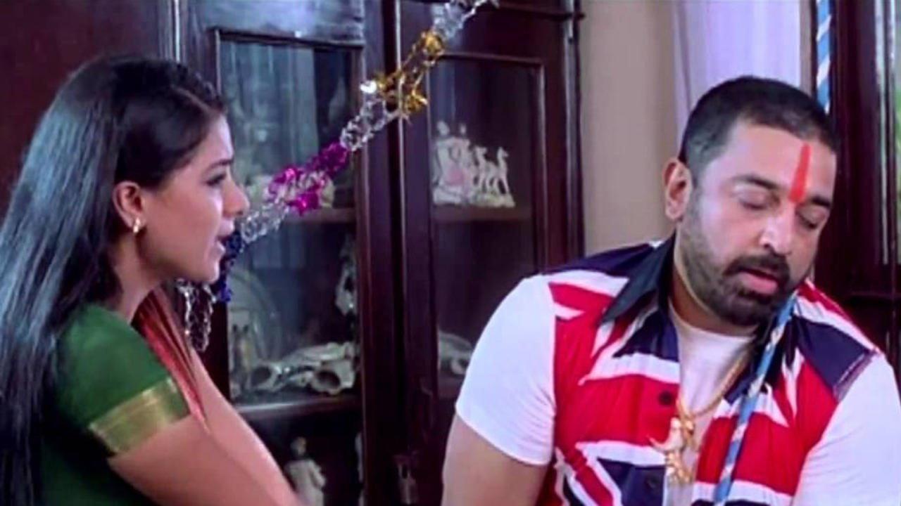 Pammal K. Sambandam 2002 movie scene