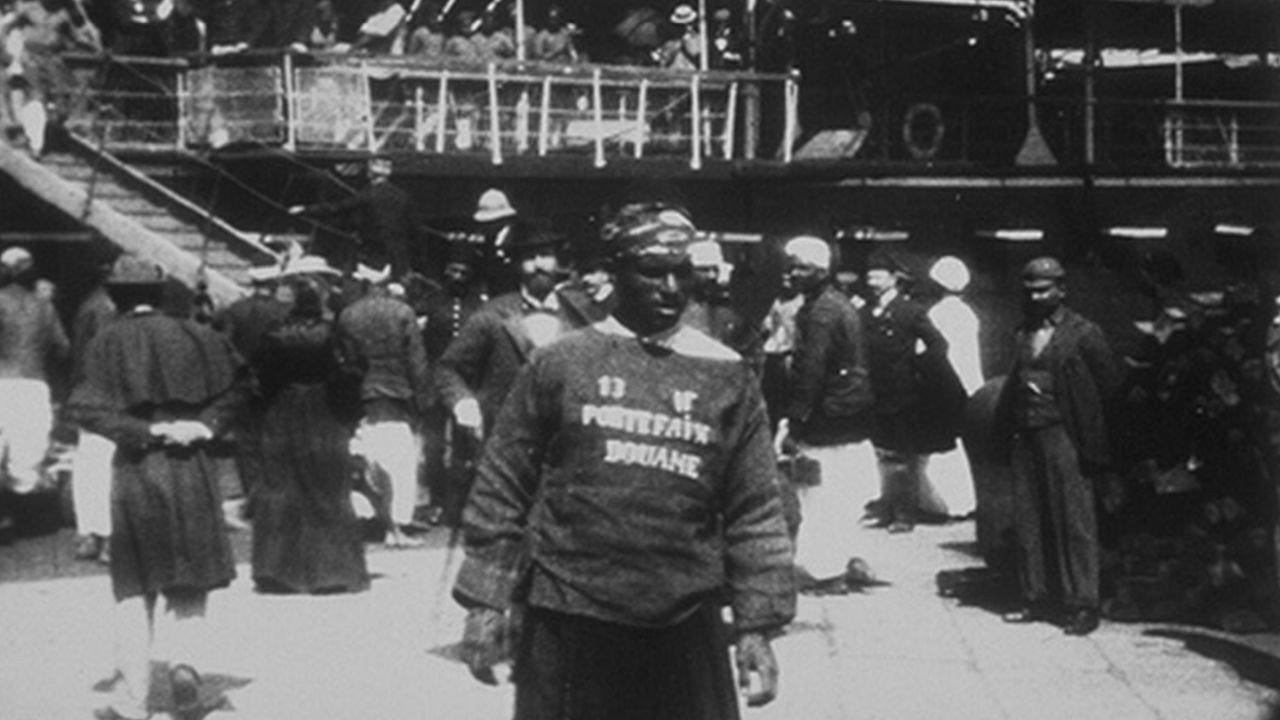 Embarquement 1897 movie scene