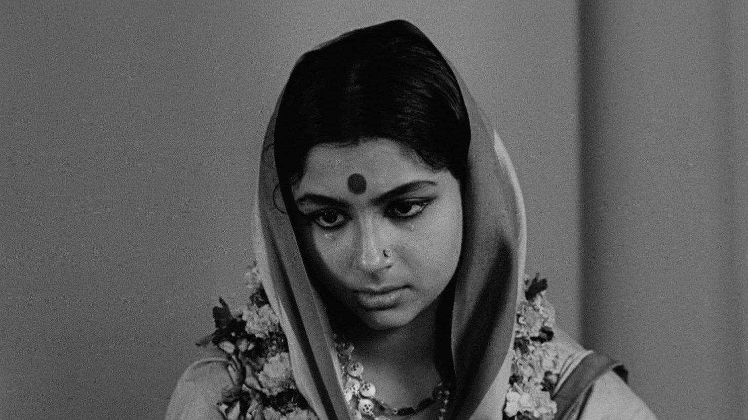 Devi 1960 movie scene