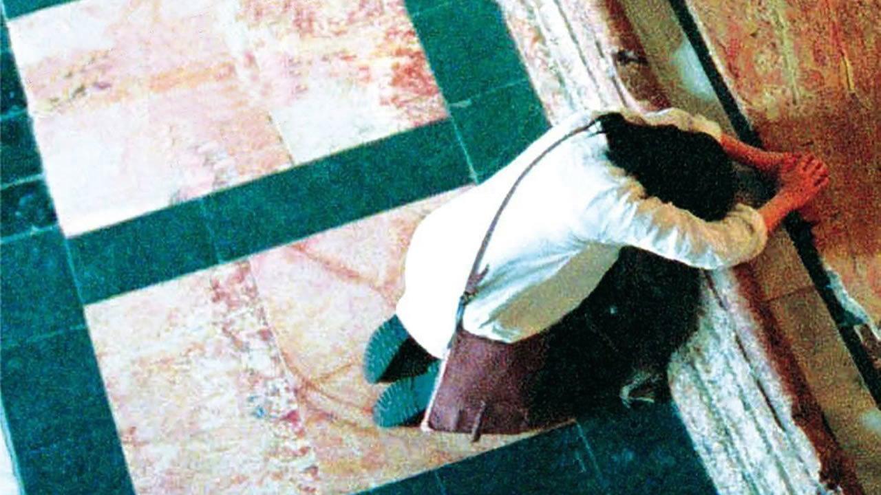 Mary 2005 movie scene