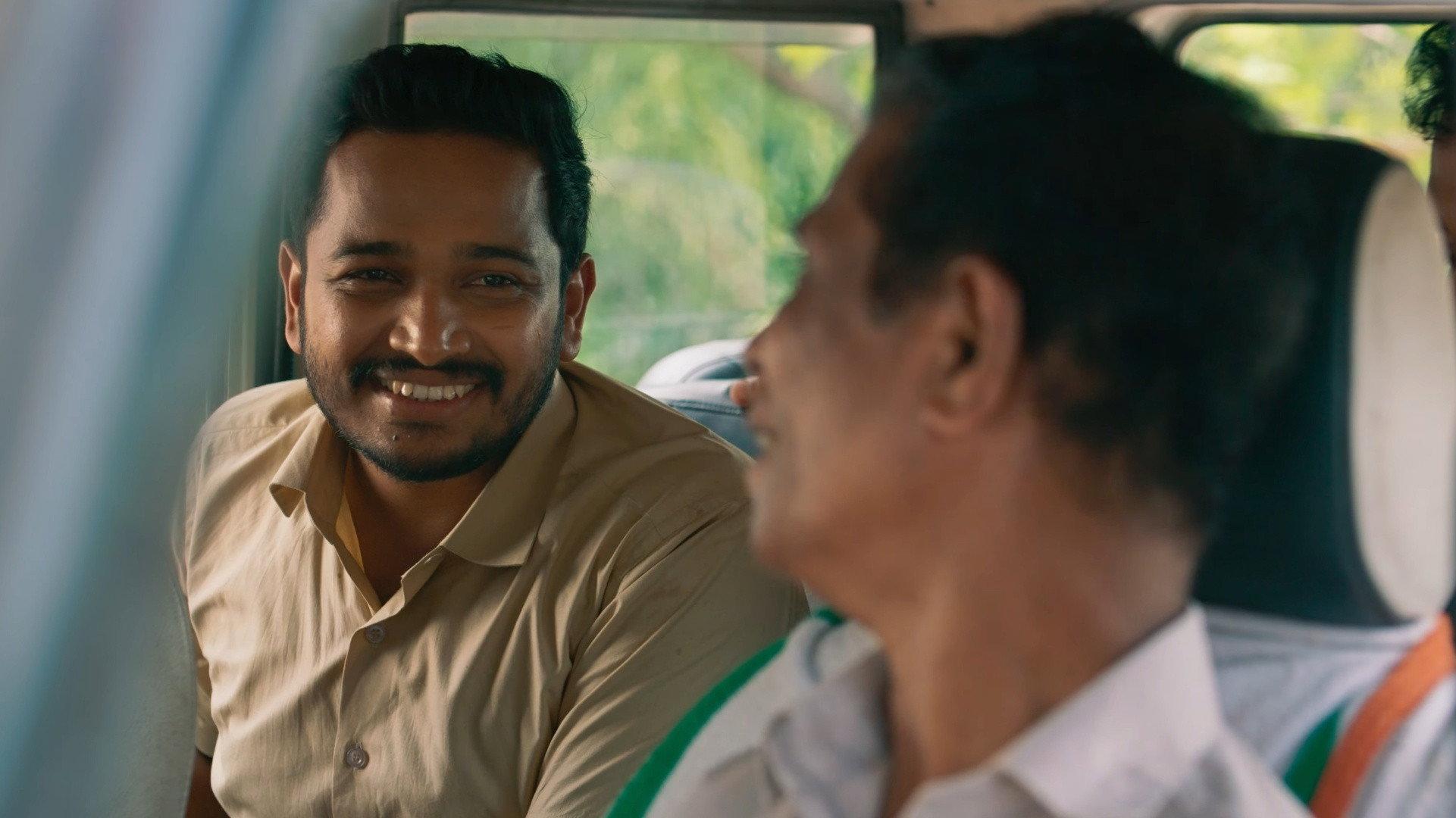 Palthu Janwar 2022 movie scene