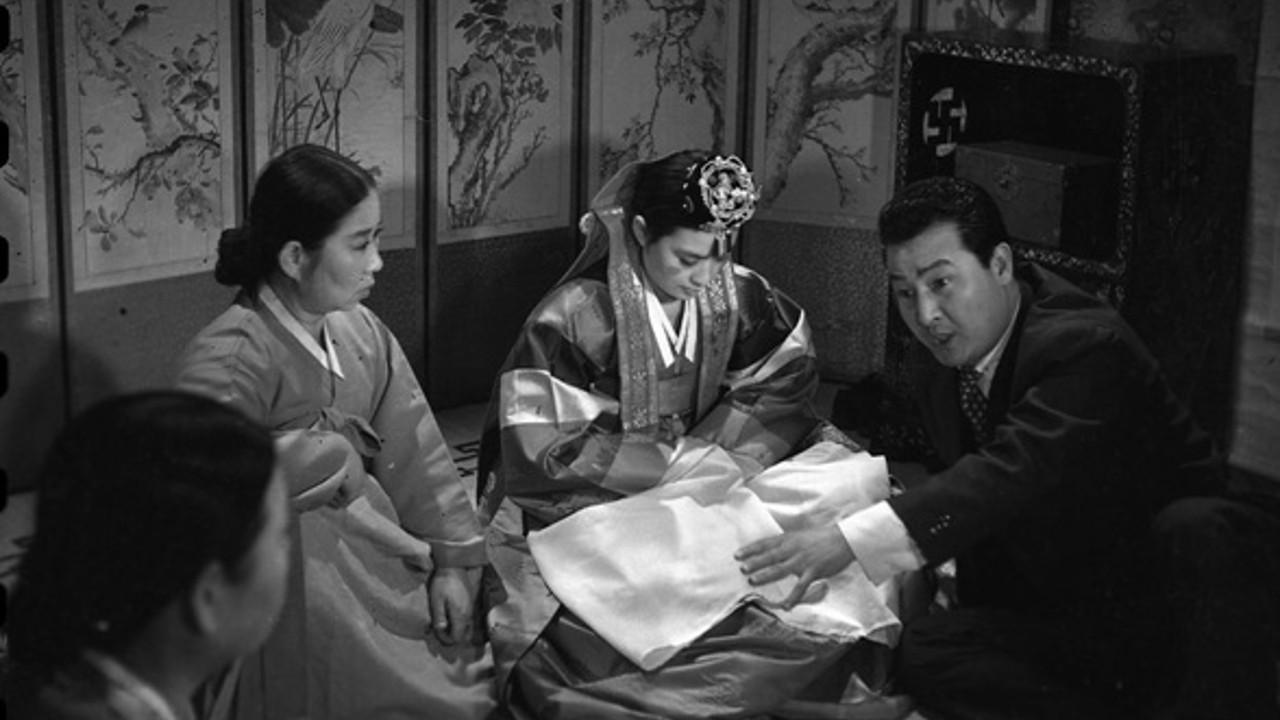 Rainy Gomoryeong Hill 1969 movie scene