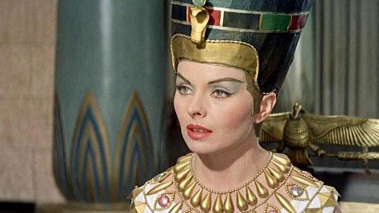 Nefertiti, Queen of the Nile 1961 movie scene