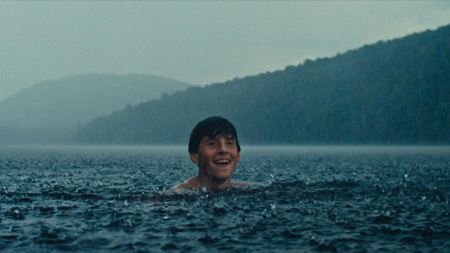Oasis 2022 movie scene