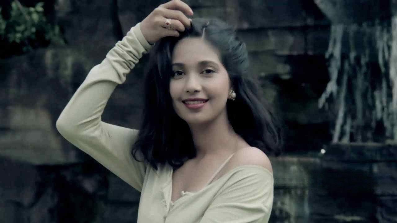 Catatan Harian Tante Sonya 1994 movie scene
