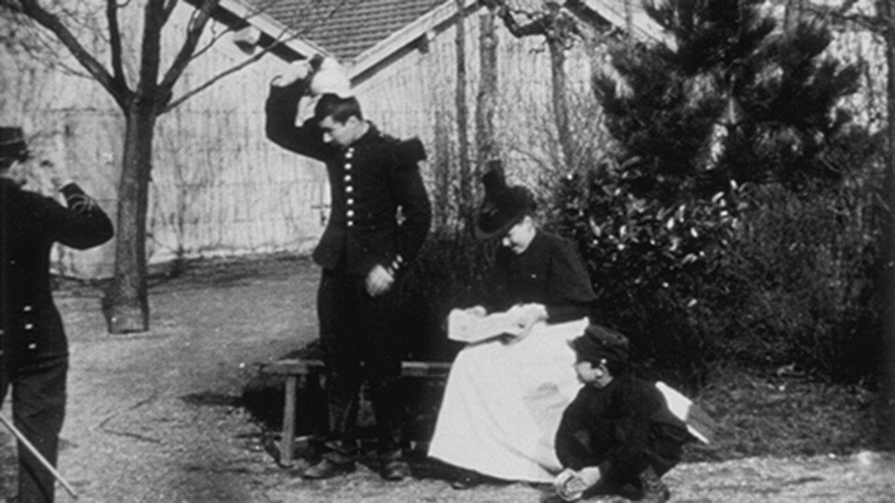 Bonne d’enfants et cuirassier 1897 movie scene