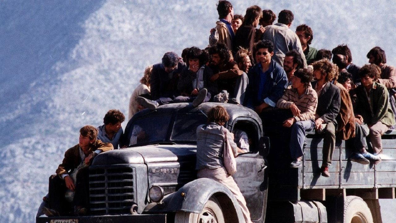Lamerica 1994 movie scene