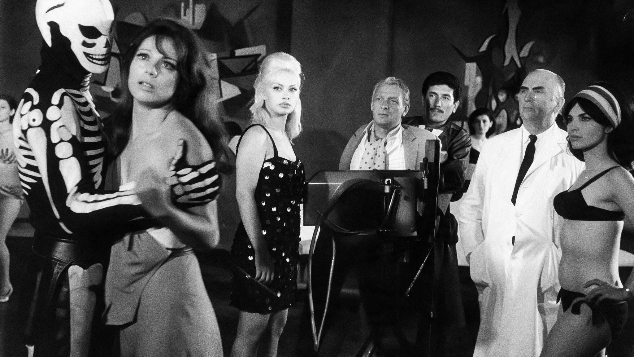 Killing vs. the Flying Man 1967 movie scene