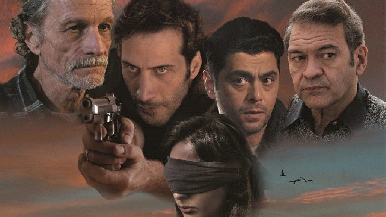 Lobos 2019 movie scene