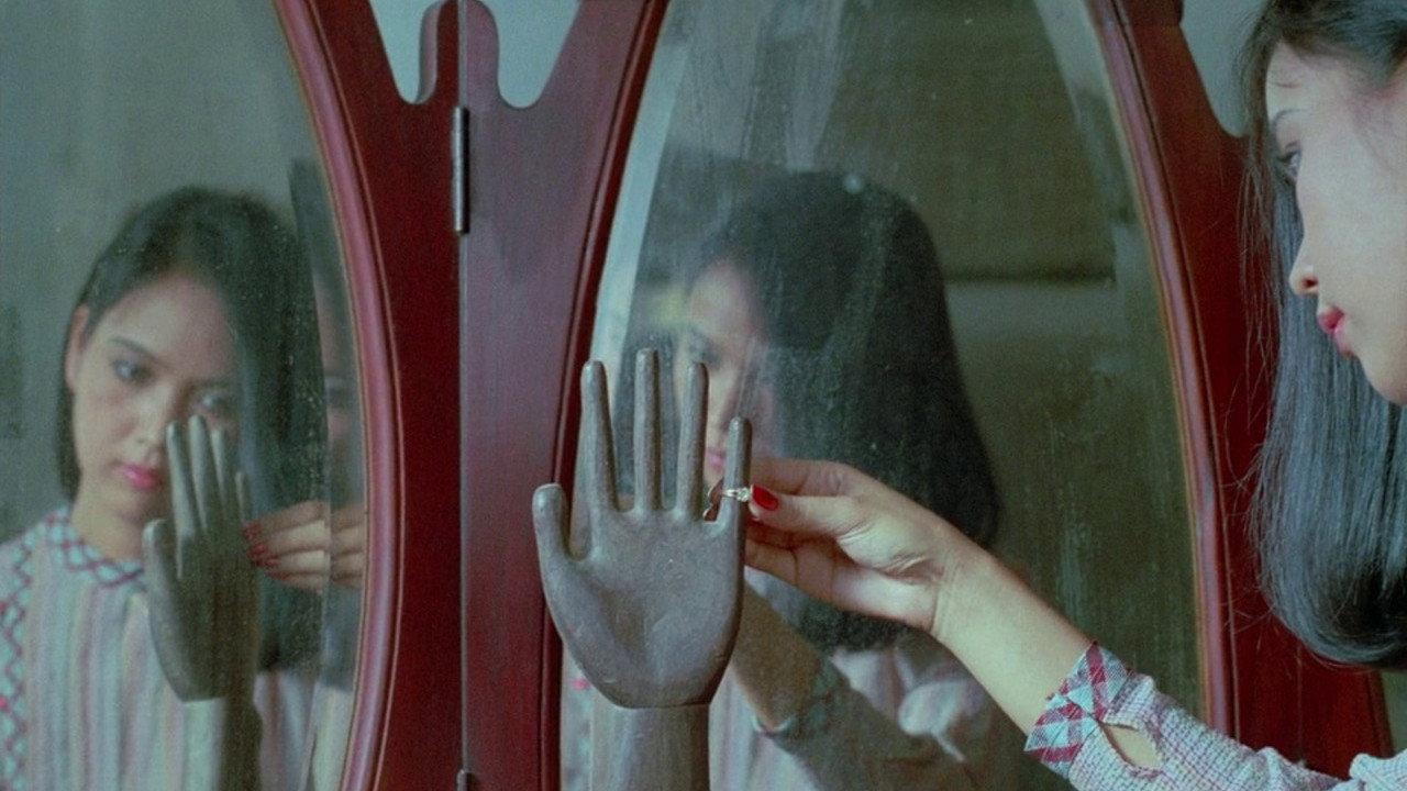 Five and the Skin 1982 movie scene