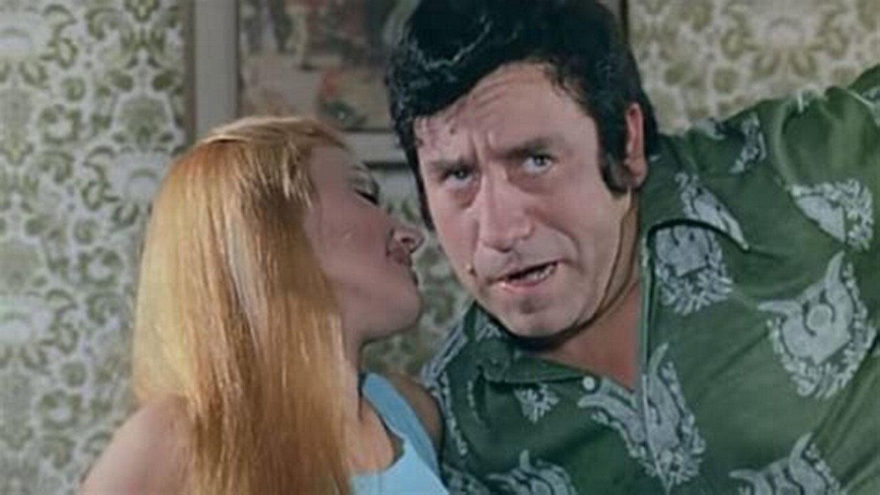 La liga no es cosa de hombres 1972 movie scene