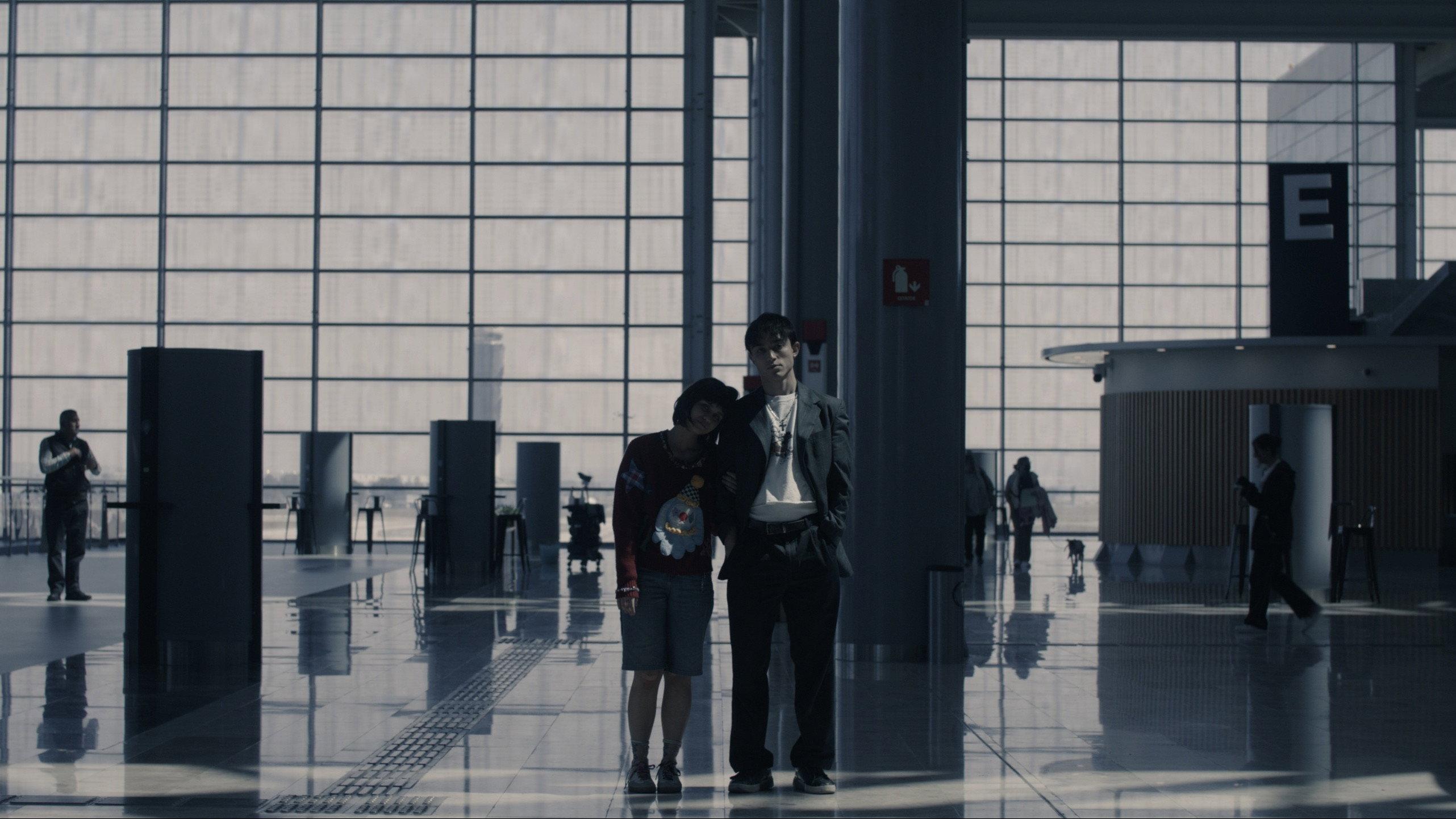 Mi cuerpo me queda grande 2025 movie scene