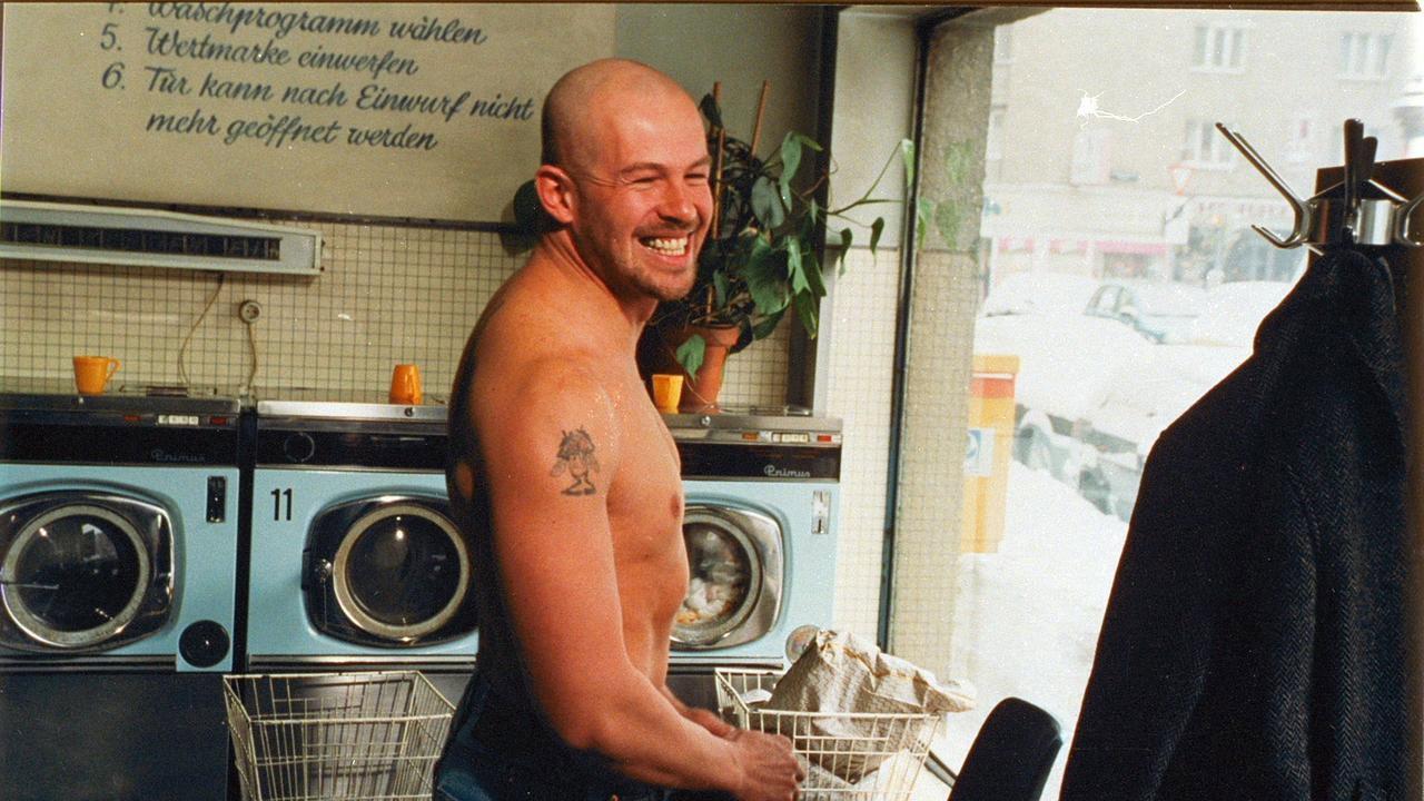 Alltagsgeschichte – Im Waschsalon 1996 movie scene
