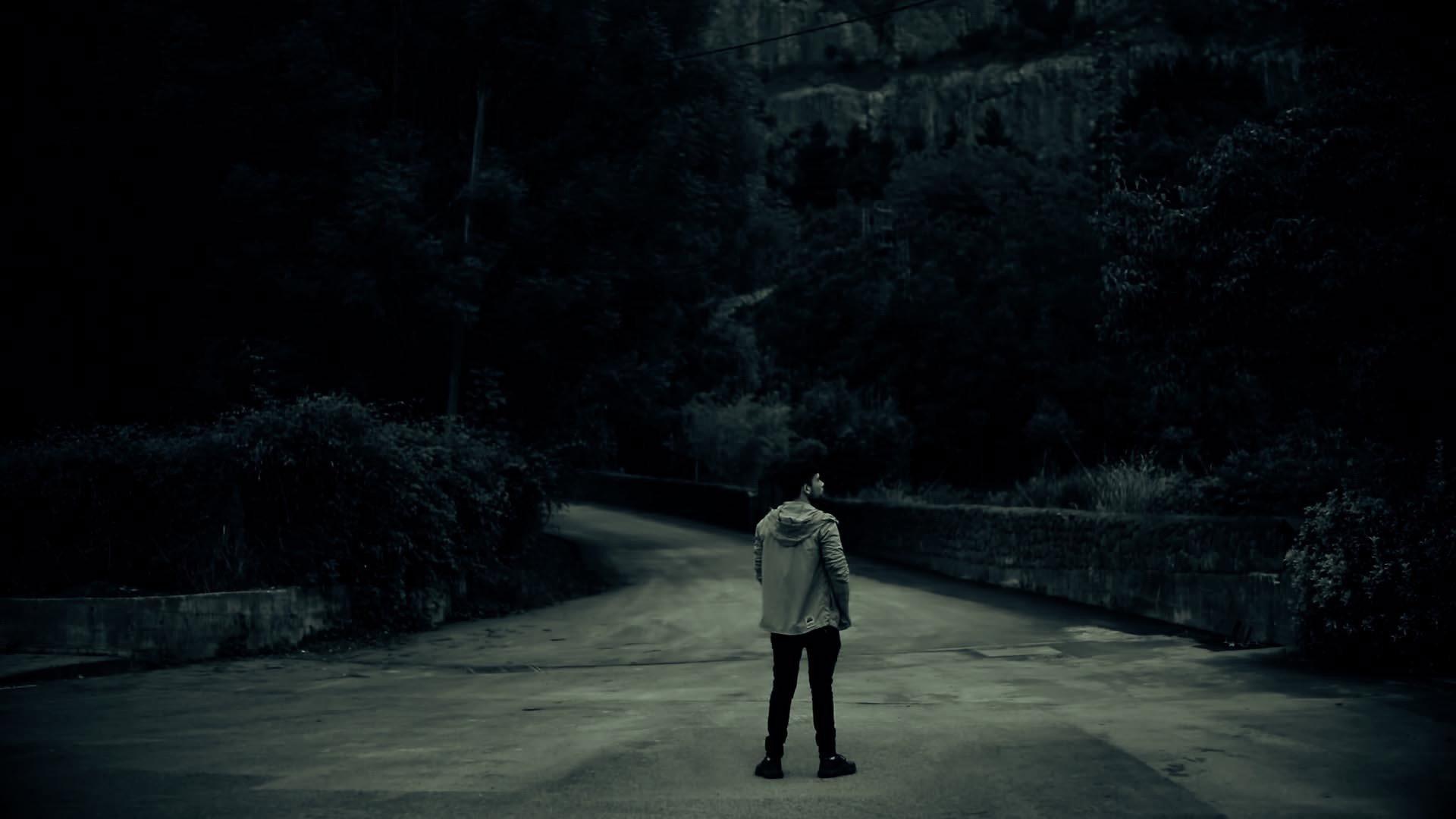 Bajo el silencio 2020 movie scene