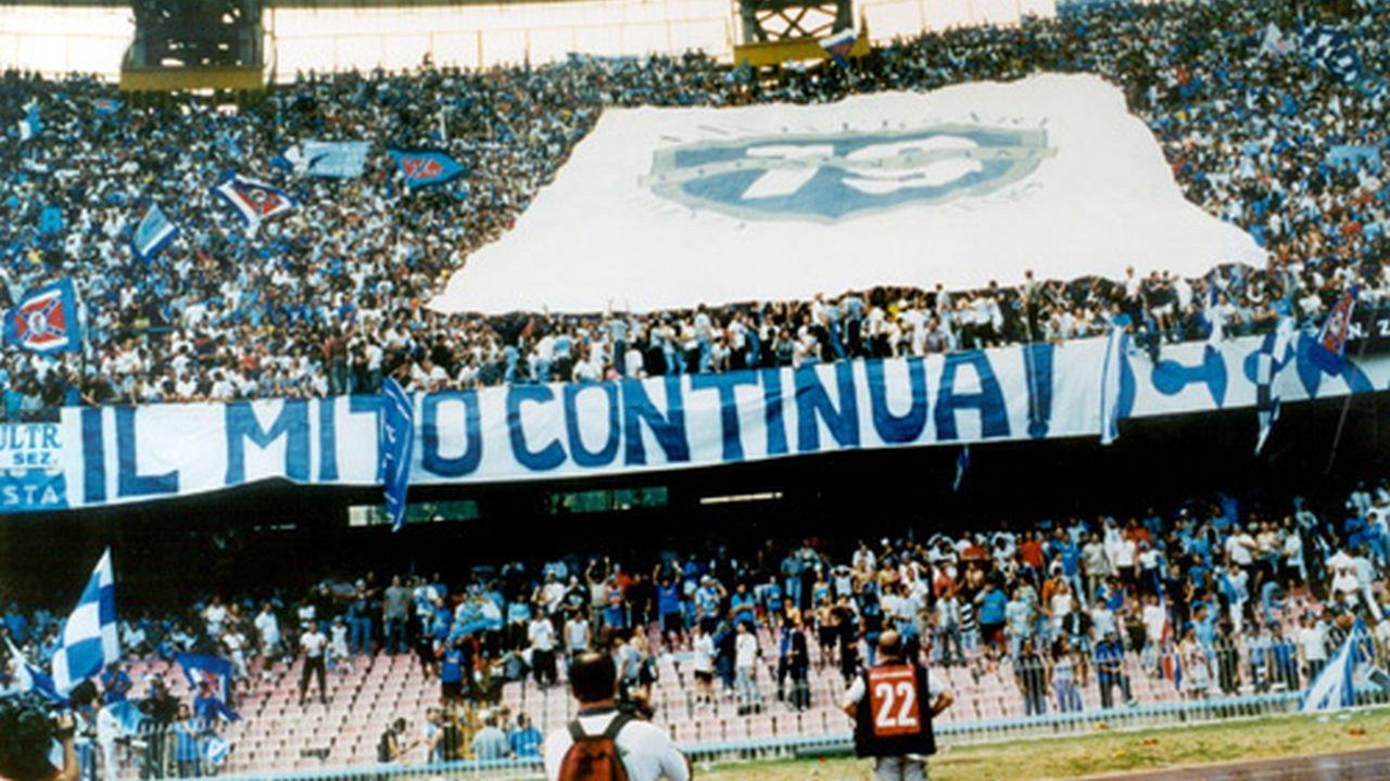 E.A.M. - Estranei alla massa 2001 movie scene